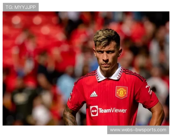 赛前踩场:曼联全员参与合练,利桑德罗·马丁内斯状态良好 赛前踩场:曼联全员参与合练,利桑德罗·马丁内斯状态良好